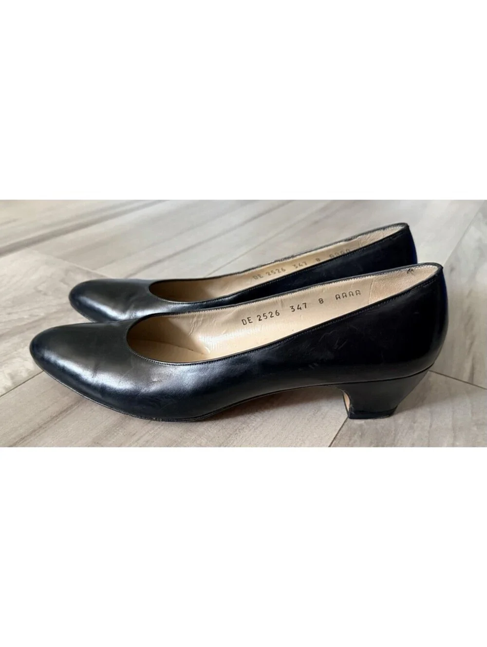 SALVATORE FERRAGAMO Sz 8 AAAA Black Leather Classic Pumps Low Heel Shoes